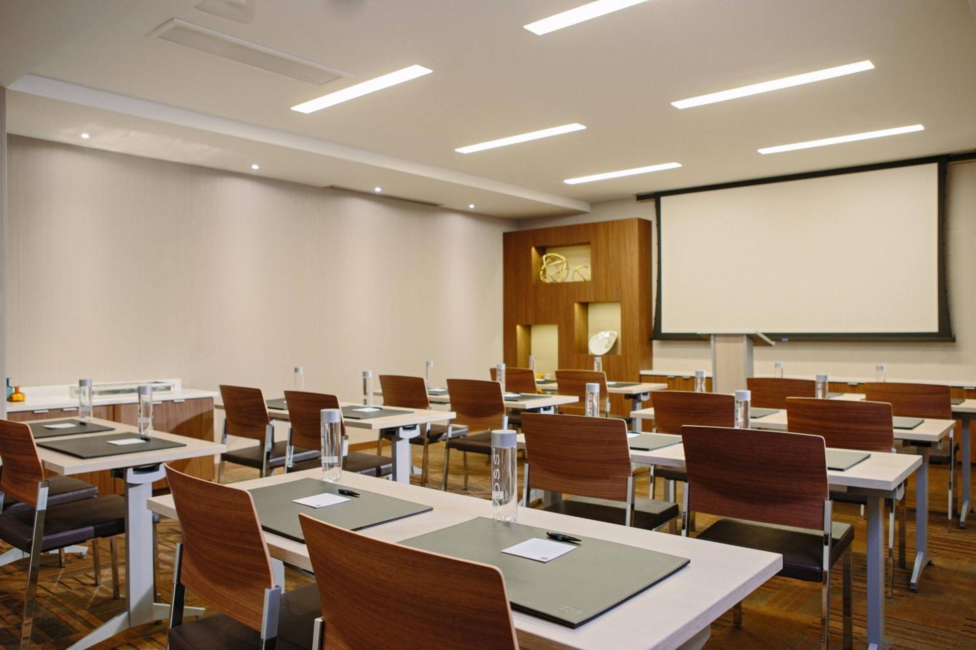 Ac Kansas Plaza Hotel 4*