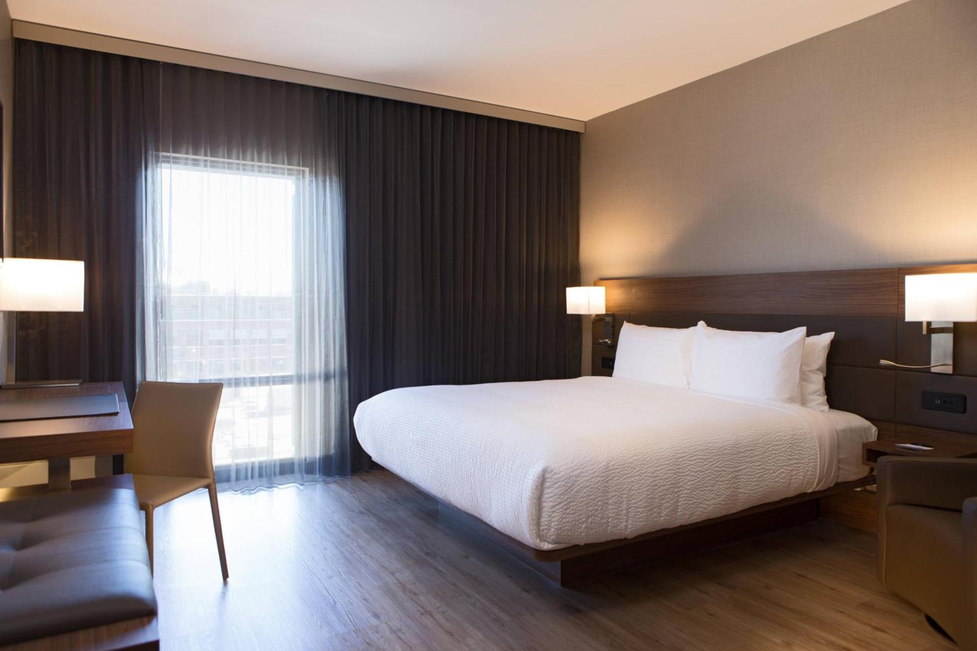 Hotel Ac Kansas Plaza 4*